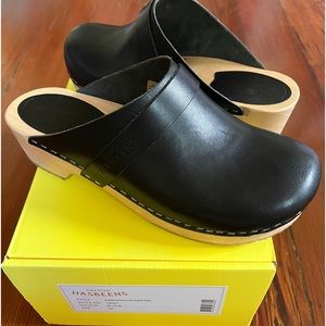 Hasbeens black leather Swedish Husband clog. EXCELLENT CONDITION.